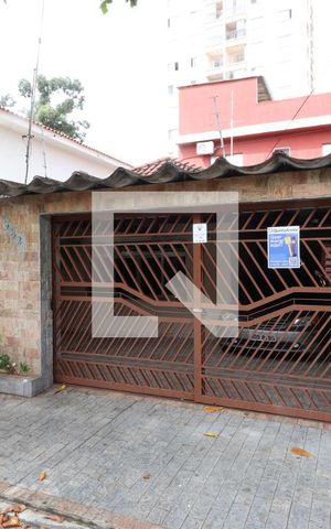 Casa à venda com 330m², 4 quartos e 6 vagasFachada
