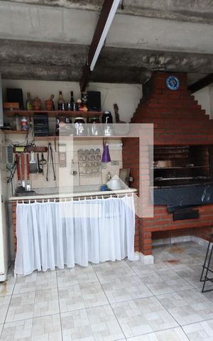 Casa à venda com 330m², 4 quartos e 6 vagasGaragem - Churrasqueira