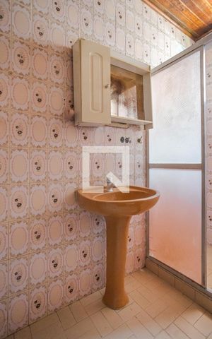 Casa à venda com 76m², 2 quartos e 1 vaga Casa à venda com 76m², 2 quartos e 1 vagaBanheiro