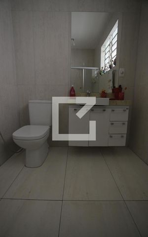 Casa à venda com 240m², 4 quartos e 1 vagaBanheiro