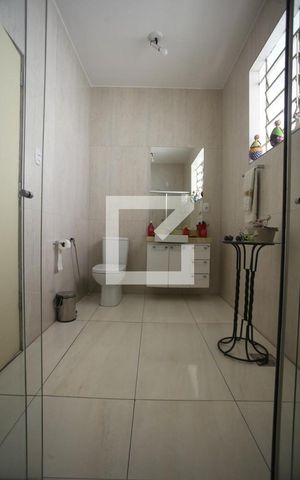 Casa à venda com 240m², 4 quartos e 1 vagaBanheiro