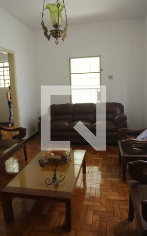 Casa à venda com 240m², 4 quartos e 1 vagaSala
