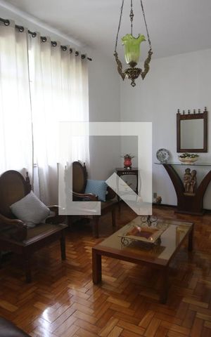 Casa à venda com 240m², 4 quartos e 1 vagaSala