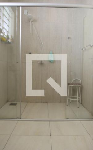 Casa à venda com 240m², 4 quartos e 1 vagaBanheiro