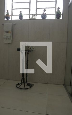 Casa à venda com 240m², 4 quartos e 1 vagaBanheiro
