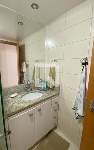 Apartamento à venda com 78m², 3 quartos e 1 vaga Apartamento à venda com 78m², 3 quartos e 1 vagaBanheiro