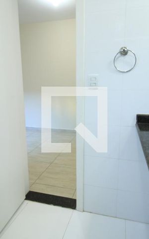 Casa de condomínio à venda com 170m², 3 quartos e 2 vagasBanheiro 2