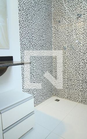 Casa de condomínio à venda com 170m², 3 quartos e 2 vagasBanheiro 3