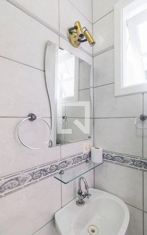 Casa de condomínio à venda com 100m², 2 quartos e 2 vagas Casa de condomínio à venda com 100m², 2 quartos e 2 vagasBanheiro