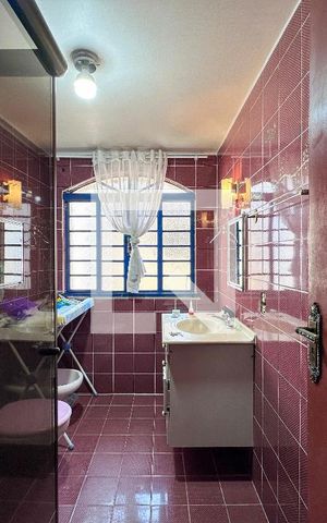 Casa à venda com 221m², 3 quartos e 3 vagasBanheiro Social