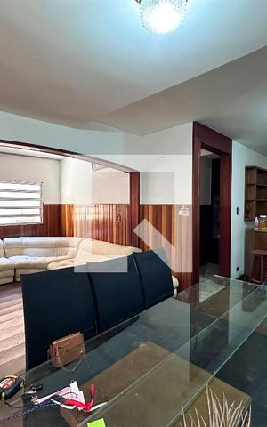 Casa à venda com 221m², 3 quartos e 3 vagasSala