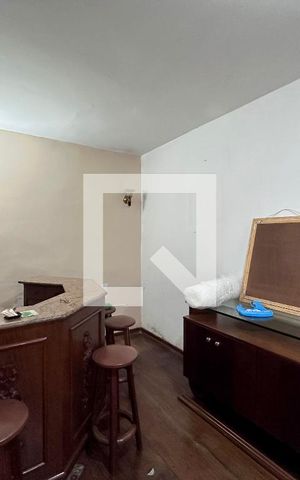 Casa à venda com 221m², 3 quartos e 3 vagasSala