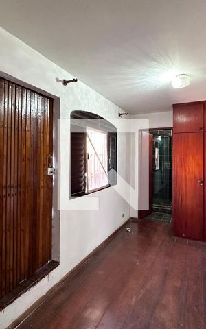 Casa à venda com 221m², 3 quartos e 3 vagasSuíte