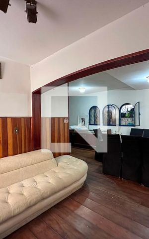 Casa à venda com 221m², 3 quartos e 3 vagasSala