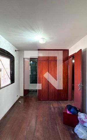 Casa à venda com 221m², 3 quartos e 3 vagasSuíte