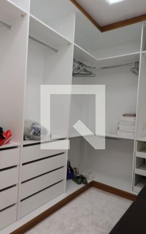 Apartamento à venda com 250m², 4 quartos e 3 vagasSuíte Master - closet