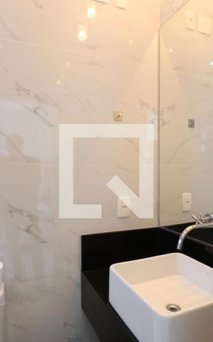 Apartamento à venda com 250m², 4 quartos e 3 vagasBanheiro da Suíte 2