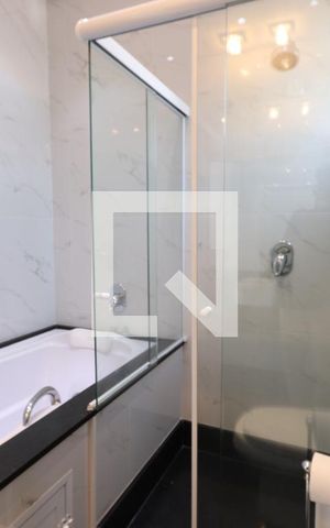 Apartamento à venda com 250m², 4 quartos e 3 vagasBanheiro da Suíte 3