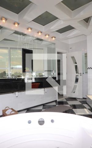 Apartamento à venda com 250m², 4 quartos e 3 vagasSuíte Master - Sala de Banho