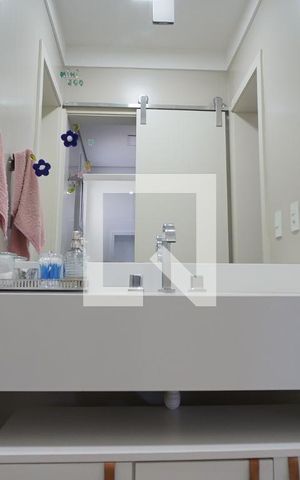 Casa à venda com 218m², 3 quartos e 2 vagasBanheiro suite americana 1 e 2