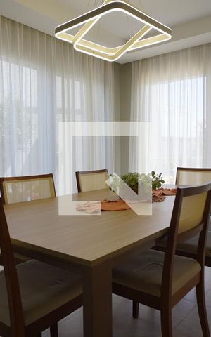 Casa à venda com 218m², 3 quartos e 2 vagasSala