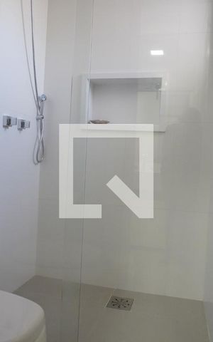 Casa à venda com 218m², 3 quartos e 2 vagasBanheiro suite americana 1 e 2