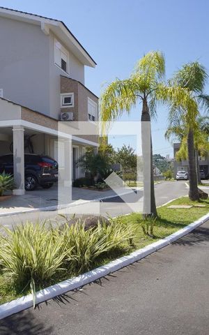 Casa à venda com 218m², 3 quartos e 2 vagasFachada