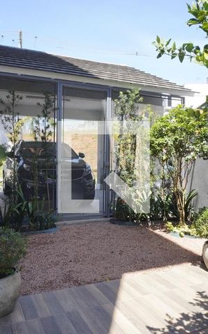 Casa à venda com 218m², 3 quartos e 2 vagasFachada