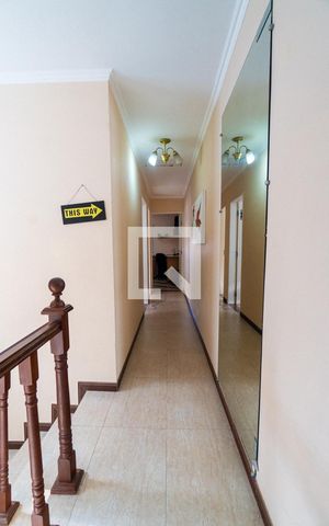 Casa à venda com 210m², 3 quartos e 2 vagas Casa à venda com 210m², 3 quartos e 2 vagasCorredor