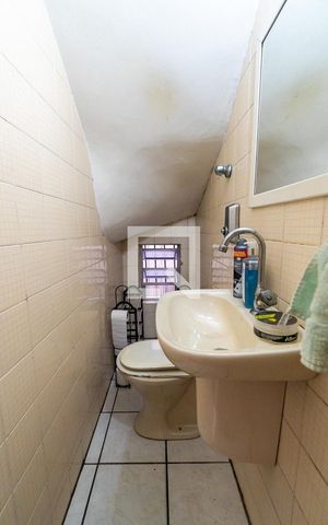 Casa à venda com 210m², 3 quartos e 2 vagas Casa à venda com 210m², 3 quartos e 2 vagasLavabo