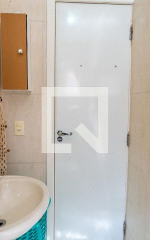 Casa à venda com 210m², 3 quartos e 2 vagas Casa à venda com 210m², 3 quartos e 2 vagasBanheiro Social