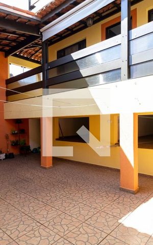 Casa à venda com 191m², 3 quartos e 4 vagas Casa à venda com 191m², 3 quartos e 4 vagasÁrea externa