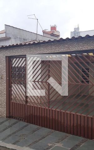 Casa à venda com 110m², 2 quartos e 3 vagas Casa à venda com 110m², 2 quartos e 3 vagasFachada