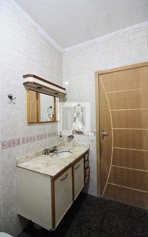 Casa à venda com 120m², 2 quartos e 2 vagasBanheiro Social