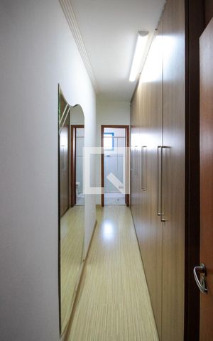 Apartamento à venda com 254m², 4 quartos e 3 vagas Apartamento à venda com 254m², 4 quartos e 3 vagasCorredor dos QuartosCloset da suíte