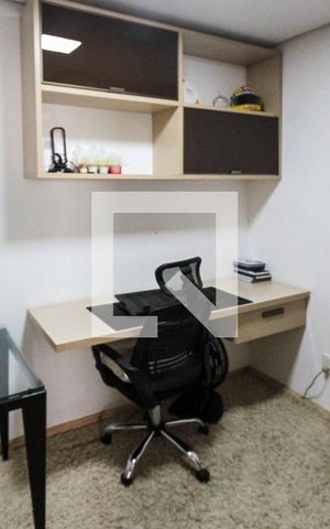 Apartamento à venda com 254m², 4 quartos e 3 vagas Apartamento à venda com 254m², 4 quartos e 3 vagasEscritório