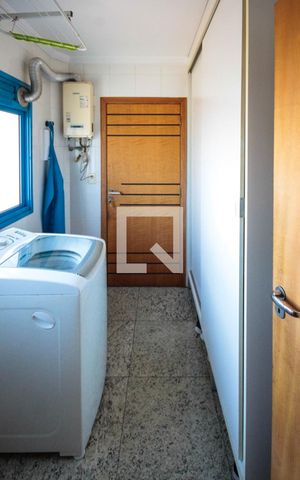 Apartamento à venda com 254m², 4 quartos e 3 vagas Apartamento à venda com 254m², 4 quartos e 3 vagasÁrea de Serviço