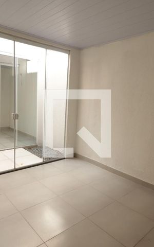 Casa para alugar com 140m², 3 quartos e 2 vagas Casa para alugar com 140m², 3 quartos e 2 vagasSala