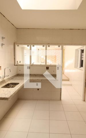 Casa à venda com 450m², 6 quartos e 3 vagasCozinha