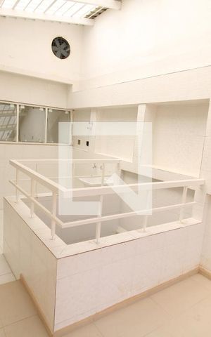 Casa à venda com 450m², 6 quartos e 3 vagasÁrea de Serviço 2