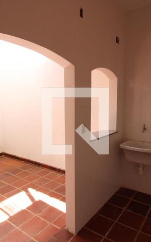 Casa à venda com 450m², 6 quartos e 3 vagasCasa 2 - Área de Serviço