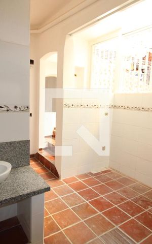 Casa à venda com 450m², 6 quartos e 3 vagasCasa 2 - Banheiro
