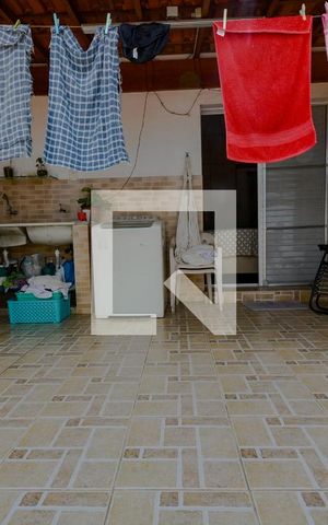 Casa para alugar com 240m², 3 quartos e 2 vagasSacada Quarto 1