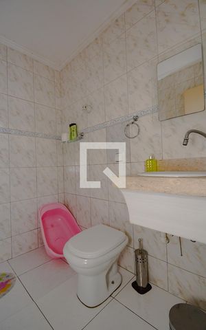 Casa para alugar com 240m², 3 quartos e 2 vagasBanheiro de Serviço