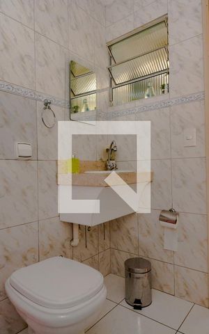 Casa para alugar com 240m², 3 quartos e 2 vagasBanheiro de Serviço