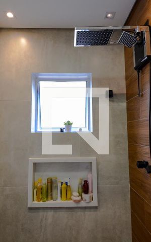 Casa para alugar com 240m², 3 quartos e 2 vagasBanheiro