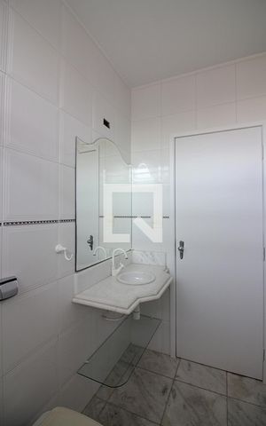 Casa para alugar com 235m², 3 quartos e 3 vagasBanheiro Social