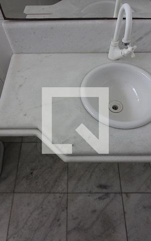 Casa para alugar com 235m², 3 quartos e 3 vagasBanheiro Social