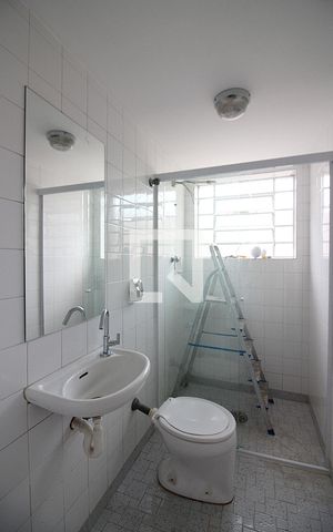 Casa para alugar com 235m², 3 quartos e 3 vagasBanheiro de Serviço