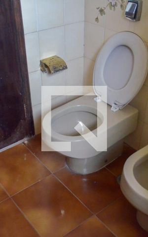Casa à venda com 180m², 3 quartos e 2 vagas Casa à venda com 180m², 3 quartos e 2 vagasBanheiro da Suíte